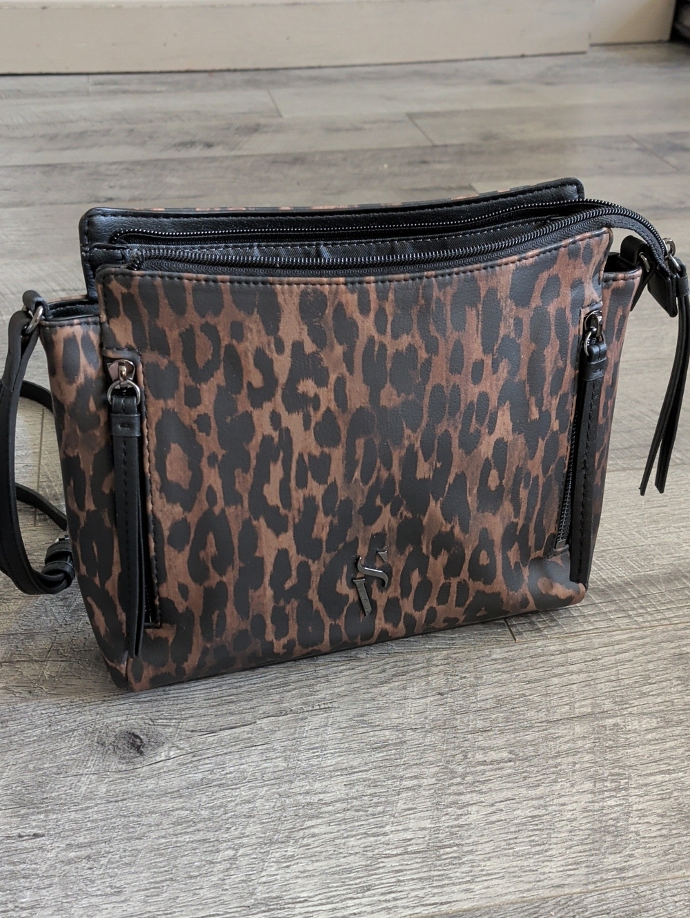 Simply Vera Vera Wang Leopard Print Crossbody Bag Purse